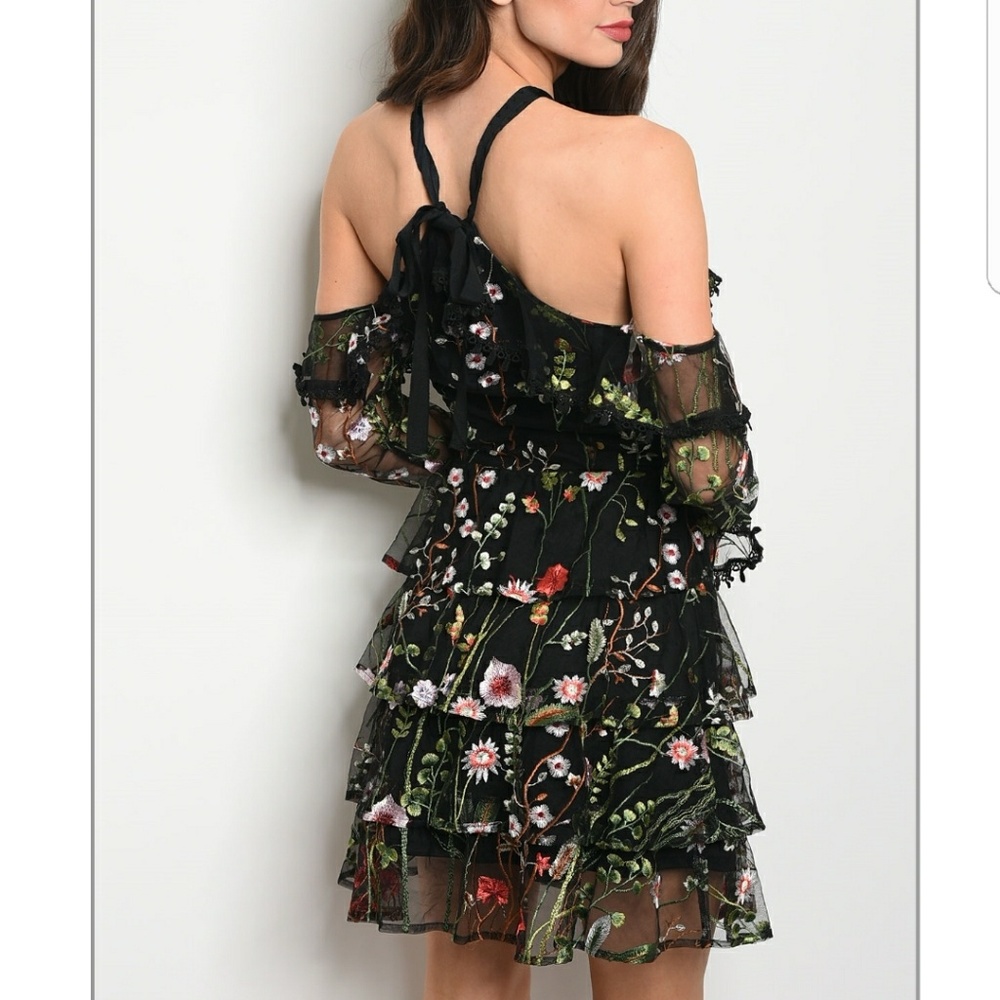 💥💥2 Left ❤BLACK FLORAL DRESS - Picture 2 of 3